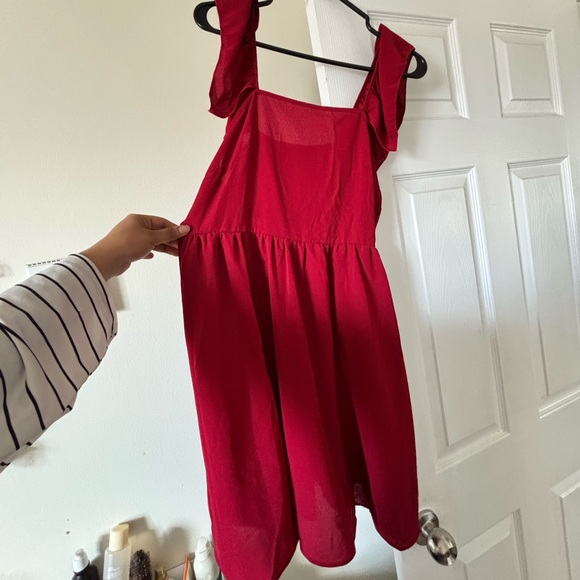 Ruffled short sleeve dress red Size Medium Affordable Party Casual Wear - Picture 3 of 3